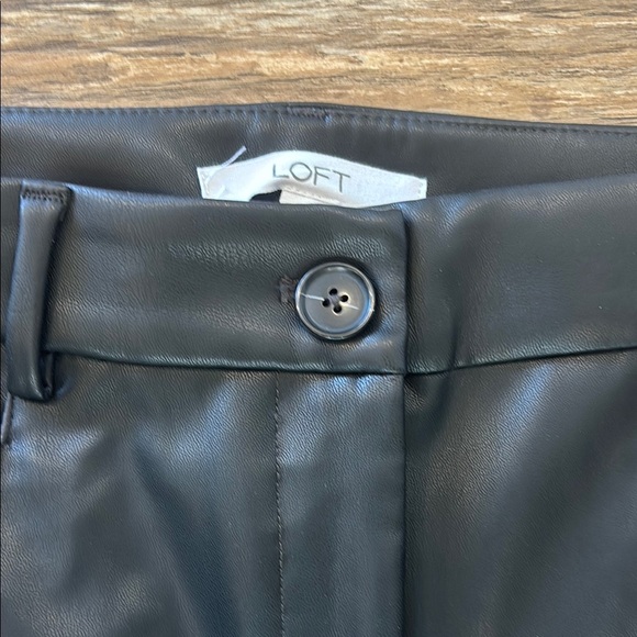 LOFT Women's Size 8 Straight Pants in Faux Leather EUC Sleek Chic - Picture 3 of 10